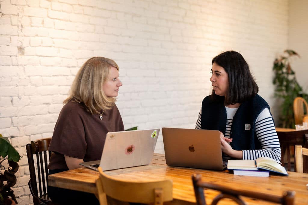 Claire et Amel analysent une solution